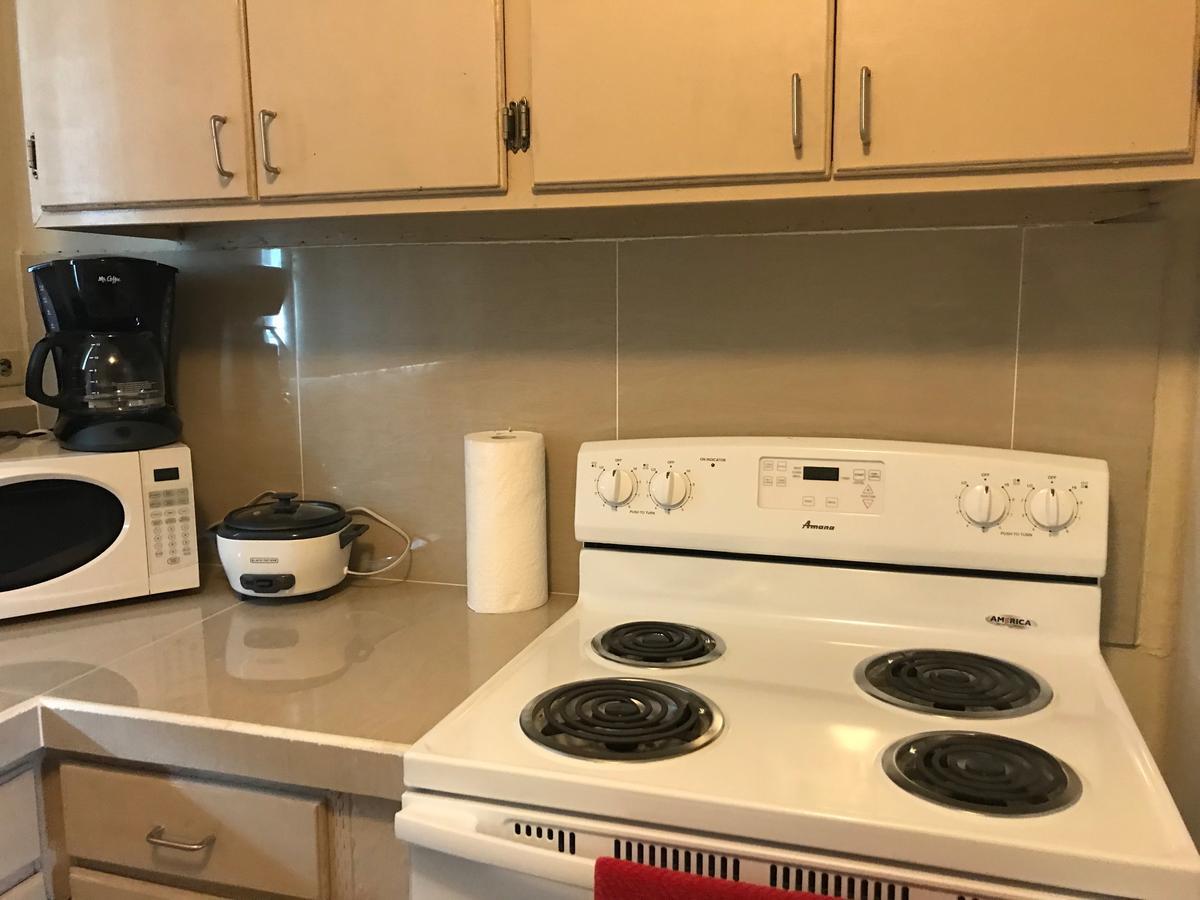 1 Bedroom / 1 Bath . Private Apt. Free Wifi, Interent & Parking Sinajana Ngoại thất bức ảnh
