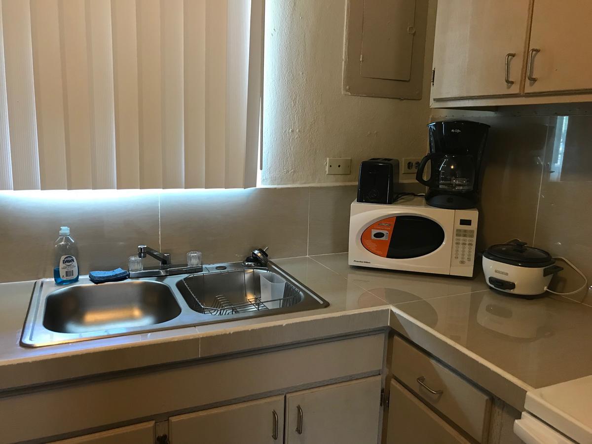 1 Bedroom / 1 Bath . Private Apt. Free Wifi, Interent & Parking Sinajana Ngoại thất bức ảnh